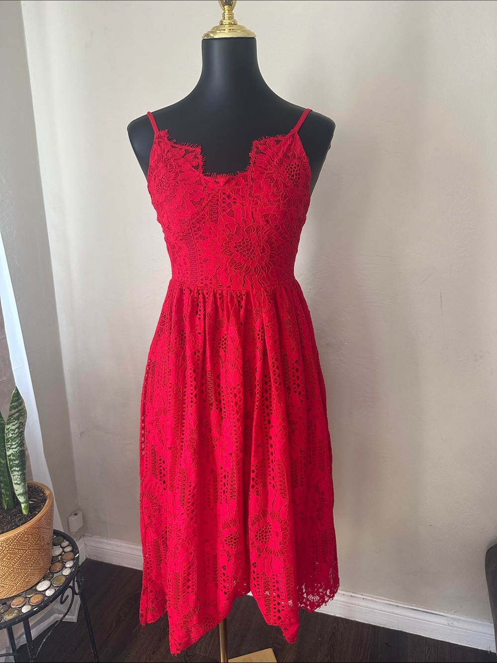 Sleeveless Red Lace Midi Dress with Spaghetti Straps